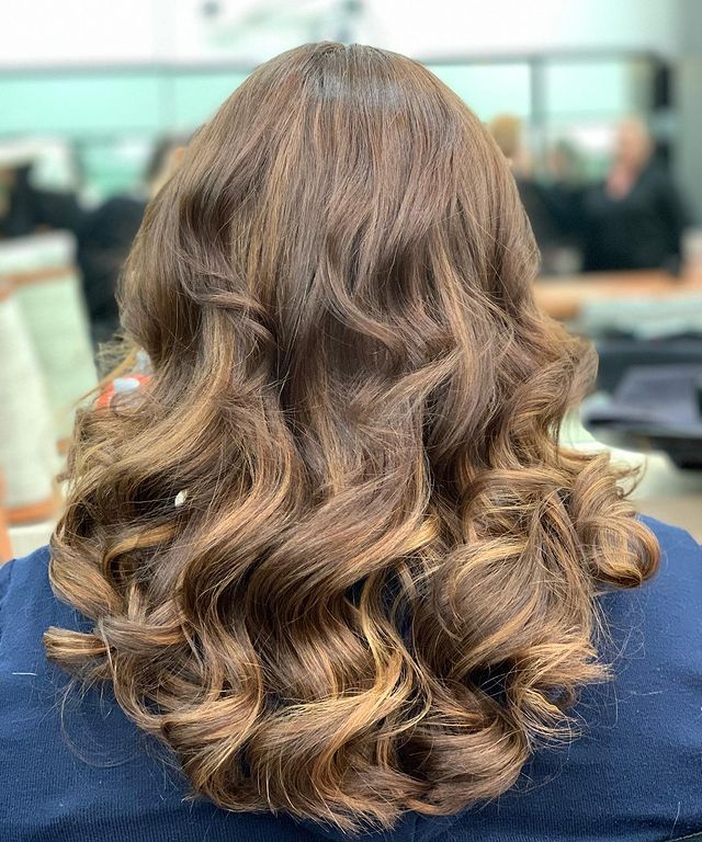 Caramel highlights seamless blends natural